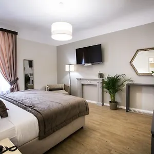2* Bed and Breakfast Chic & Town Luxury