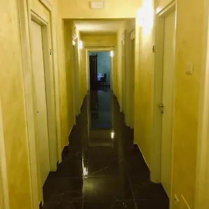 Panzió Royal, Róma